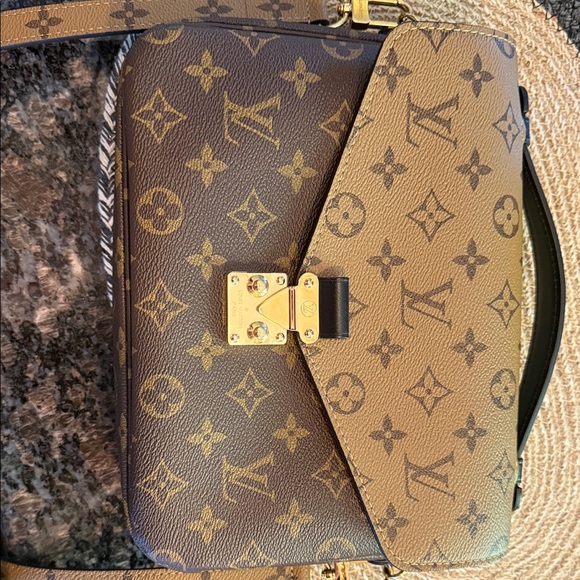 Louis Vuitton Tan and Brown Monogram Crossbody Bag - Picture 1 of 5